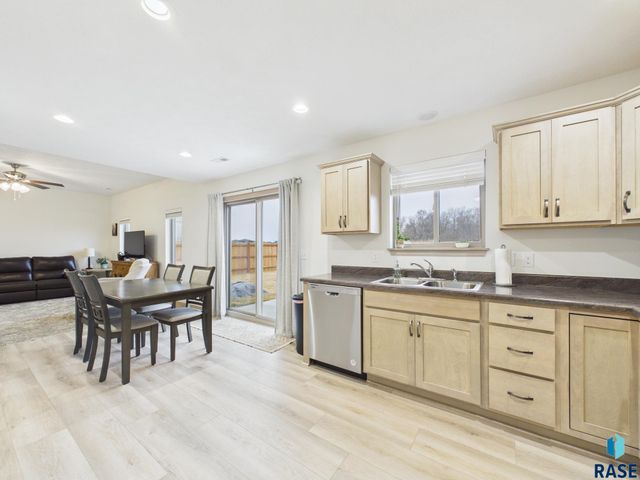 2817 S Lana Dr Drive, Sioux Falls, SD 57106