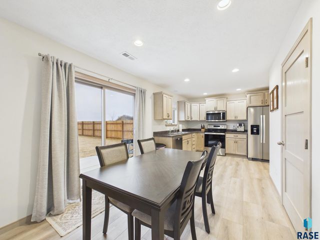 2817 S Lana Dr Drive, Sioux Falls, SD 57106