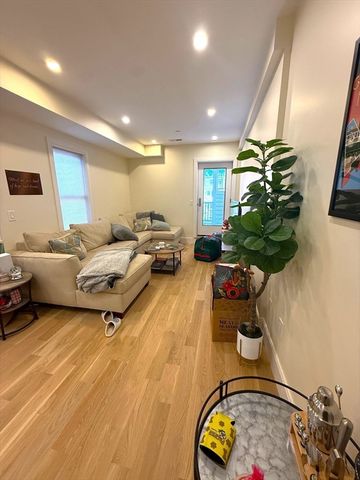 552 East 5th 2, Boston, MA 02127