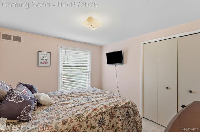 25982 Kilreigh Drive, Farmington Hills, MI 48336