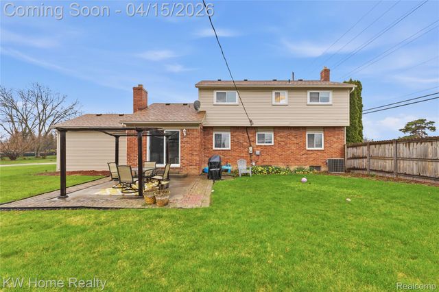 25982 Kilreigh Drive, Farmington Hills, MI 48336