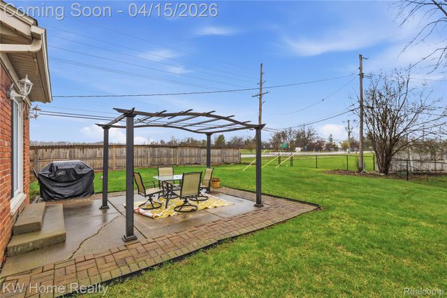 25982 Kilreigh Drive, Farmington Hills, MI 48336