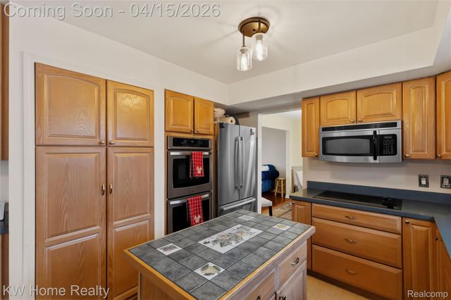 25982 Kilreigh Drive, Farmington Hills, MI 48336