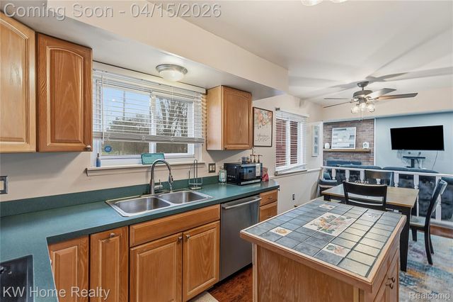 25982 Kilreigh Drive, Farmington Hills, MI 48336