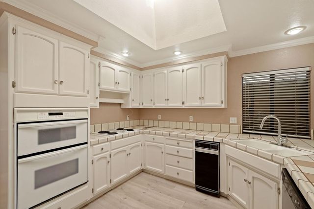 176 Rivergate Pl, Lodi, CA 95240