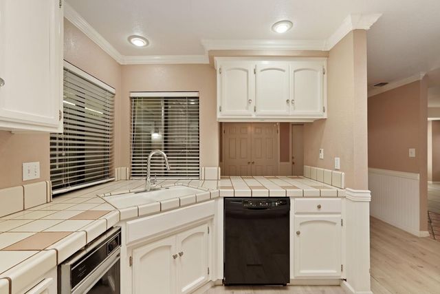 176 Rivergate Pl, Lodi, CA 95240