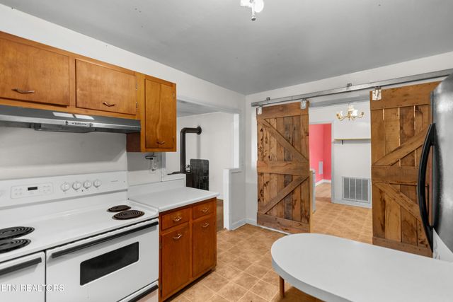 7593 Cracker Neck Rd, Washburn, TN 37888