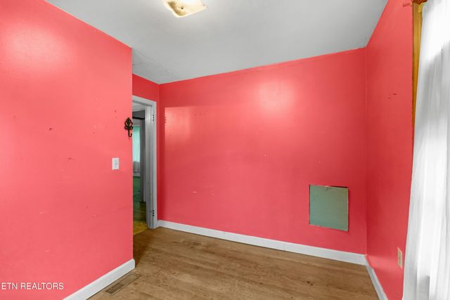 7593 Cracker Neck Rd, Washburn, TN 37888