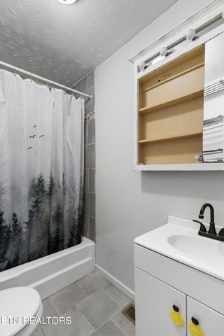 7593 Cracker Neck Rd, Washburn, TN 37888