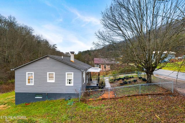 7593 Cracker Neck Rd, Washburn, TN 37888
