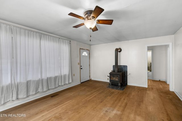 7593 Cracker Neck Rd, Washburn, TN 37888