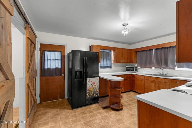 7593 Cracker Neck Rd, Washburn, TN 37888