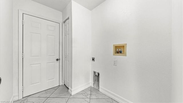 27 SW 19th CT, Cape Coral, FL 33991