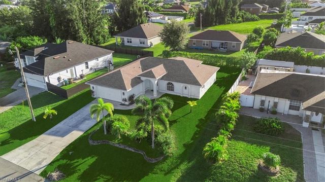 27 SW 19th CT, Cape Coral, FL 33991