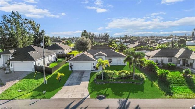 27 SW 19th CT, Cape Coral, FL 33991