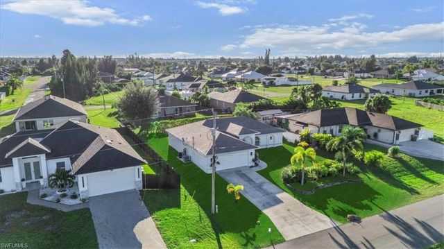 27 SW 19th CT, Cape Coral, FL 33991