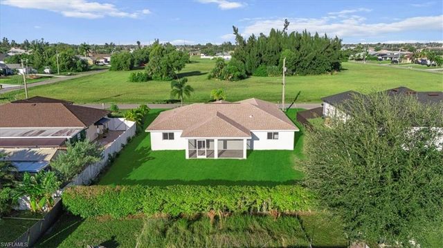 27 SW 19th CT, Cape Coral, FL 33991