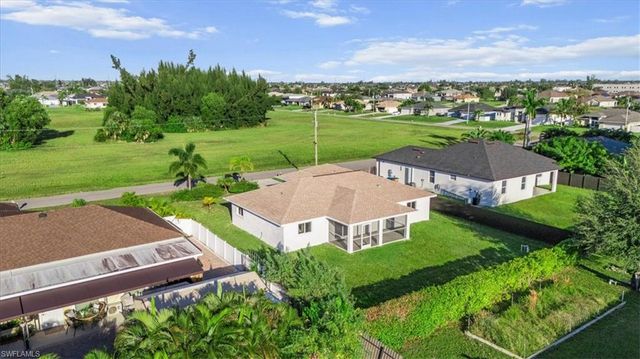 27 SW 19th CT, Cape Coral, FL 33991