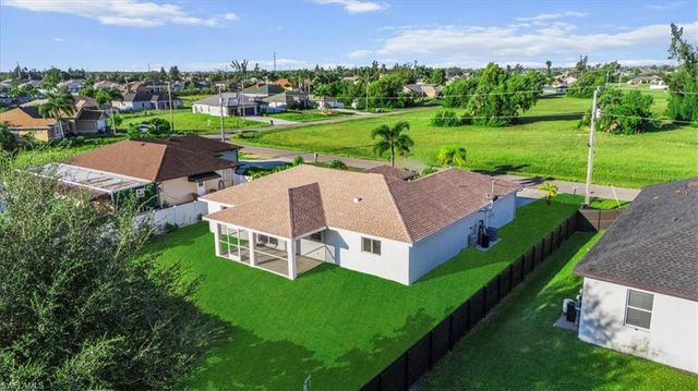 27 SW 19th CT, Cape Coral, FL 33991