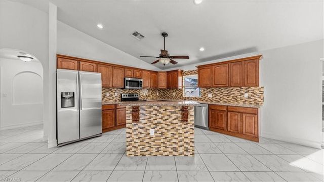 27 SW 19th CT, Cape Coral, FL 33991