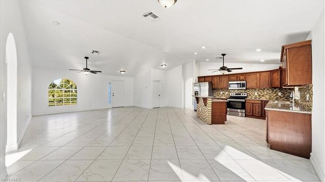 27 SW 19th CT, Cape Coral, FL 33991