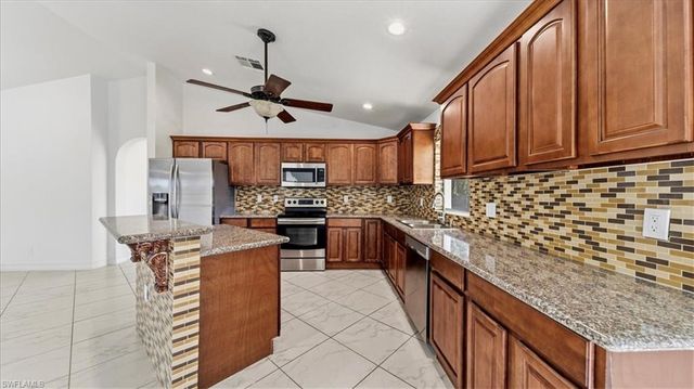 27 SW 19th CT, Cape Coral, FL 33991