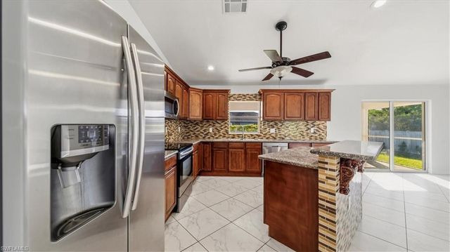 27 SW 19th CT, Cape Coral, FL 33991