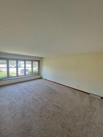 504 E Butterfield Road, Elmhurst, IL 60126