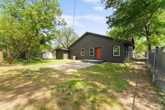 2405 Monroe Street, Commerce, TX 75428