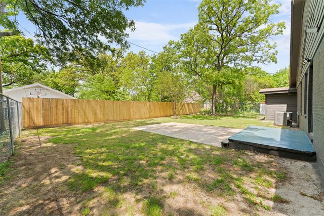 2405 Monroe Street, Commerce, TX 75428