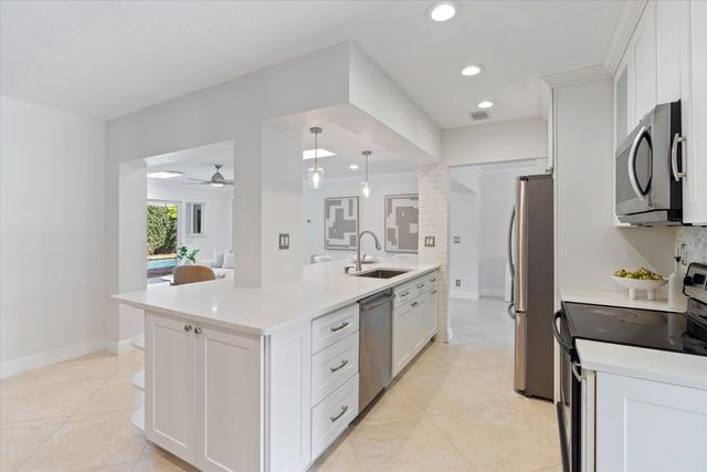 1041 SW 7th Street, Boca Raton, FL 33486