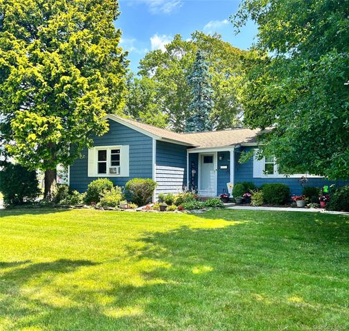 7 Lico Place, Babylon, NY 11702