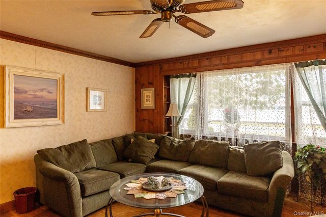 7 Lico Place, Babylon, NY 11702