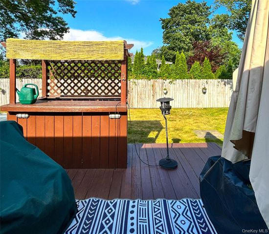 7 Lico Place, Babylon, NY 11702