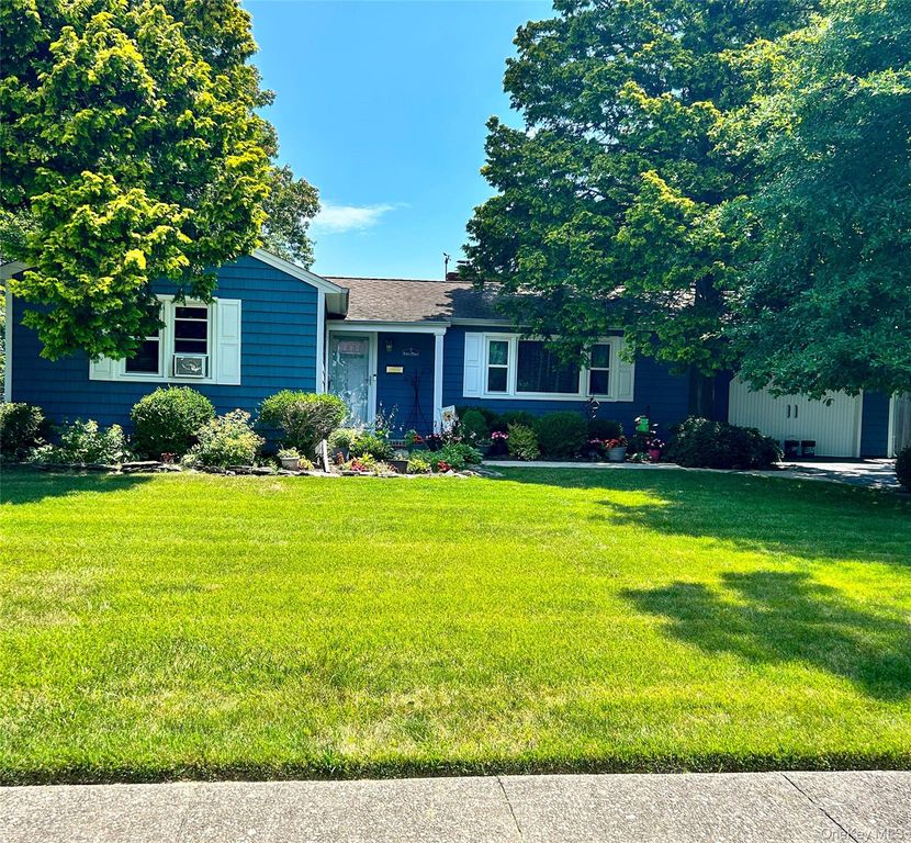 7 Lico Place, Babylon, NY 11702