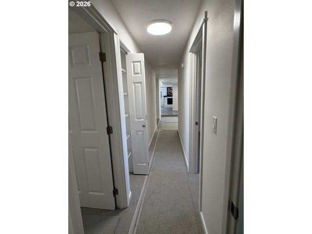28016 GREEN OAKS Dr, Eugene, OR 97402