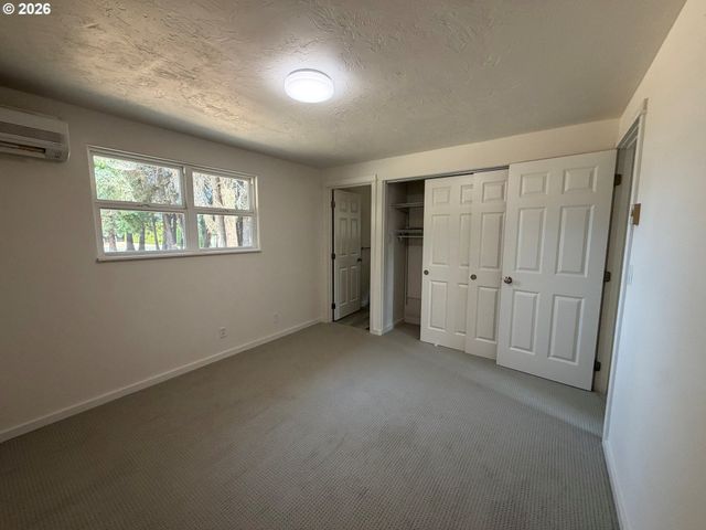 28016 GREEN OAKS Dr, Eugene, OR 97402