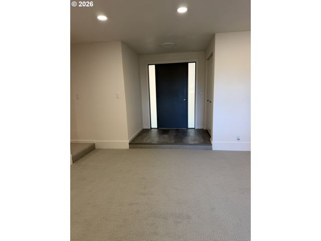28016 GREEN OAKS Dr, Eugene, OR 97402