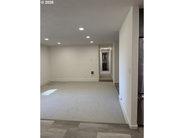 28016 GREEN OAKS Dr, Eugene, OR 97402