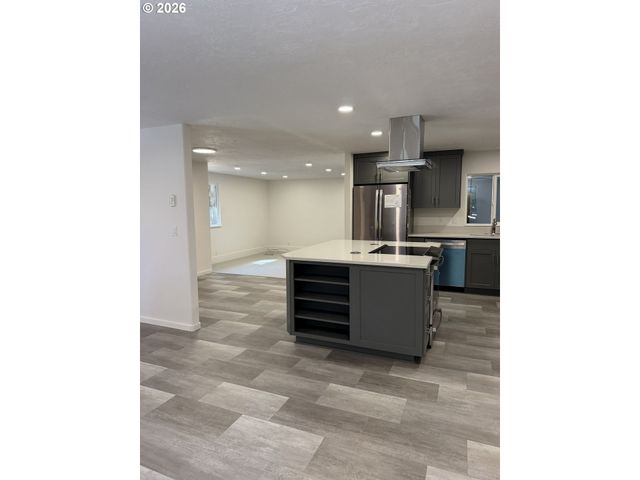 28016 GREEN OAKS Dr, Eugene, OR 97402