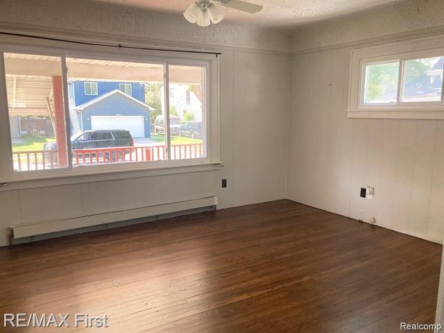 23360 Carlisle Avenue, Hazel Park, MI 48030