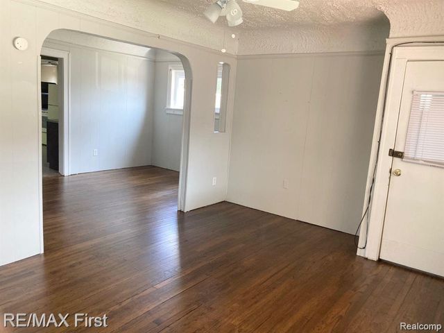 23360 Carlisle Avenue, Hazel Park, MI 48030