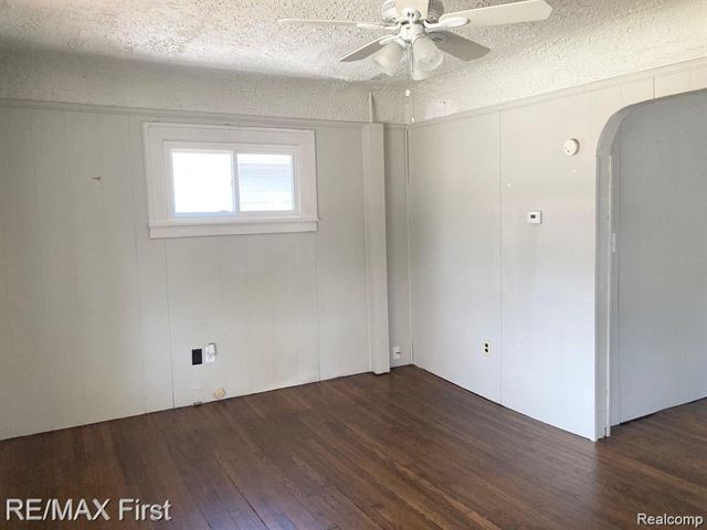 23360 Carlisle Avenue, Hazel Park, MI 48030