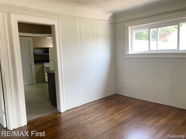 23360 Carlisle Avenue, Hazel Park, MI 48030