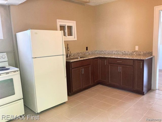 23360 Carlisle Avenue, Hazel Park, MI 48030