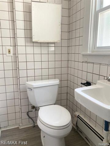 23360 Carlisle Avenue, Hazel Park, MI 48030