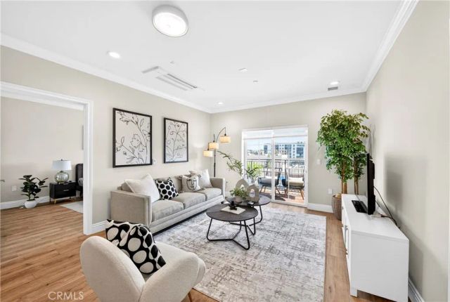 944 S Serrano Avenue 306, Los Angeles, CA 90006