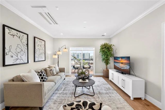 944 S Serrano Avenue 306, Los Angeles, CA 90006
