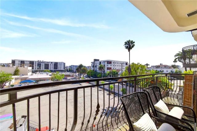 944 S Serrano Avenue 306, Los Angeles, CA 90006