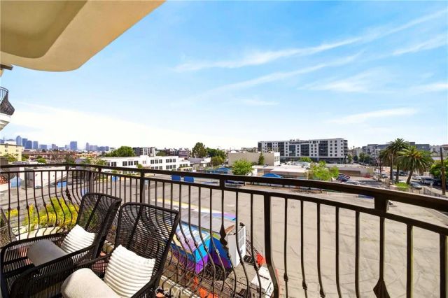 944 S Serrano Avenue 306, Los Angeles, CA 90006
